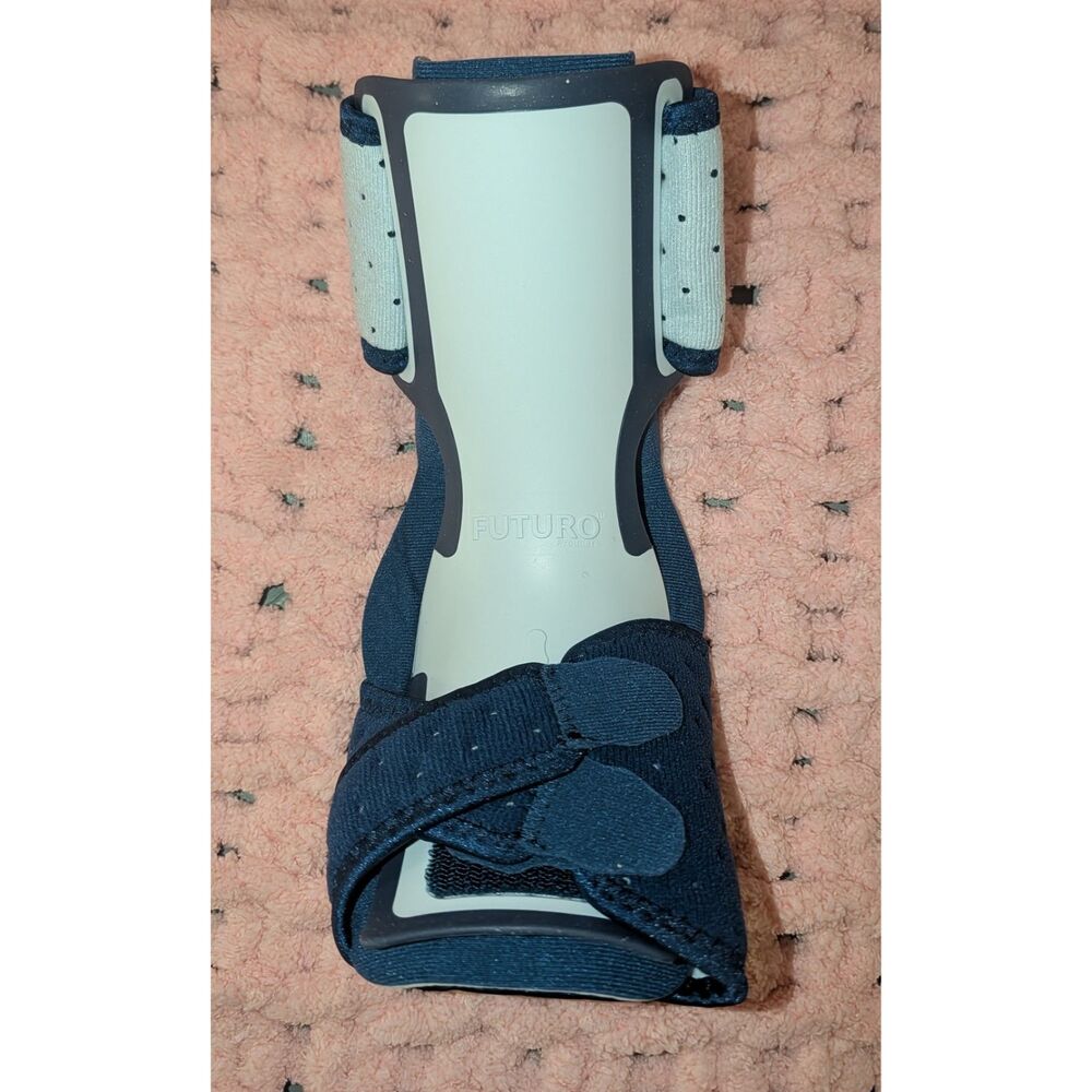 FUTURO 48507 Adjustable Plantar Fasciitis Night Support Adjustable Foot Brace